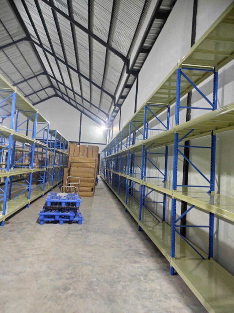 RAK BESI GUDANG MEDIUM DUTY SUSUN SERBAGUNA TIPE RR-500 – KAPASITAS 500 kg/LEVEL SHELVING ATAU 2 TON / UNIT | UKURAN PxL (200x60 CM) x Tinggi (200, 250, 300 CM) | RAJA RAK INDONESIA | KIRIM KE SELURUH INDONESIA